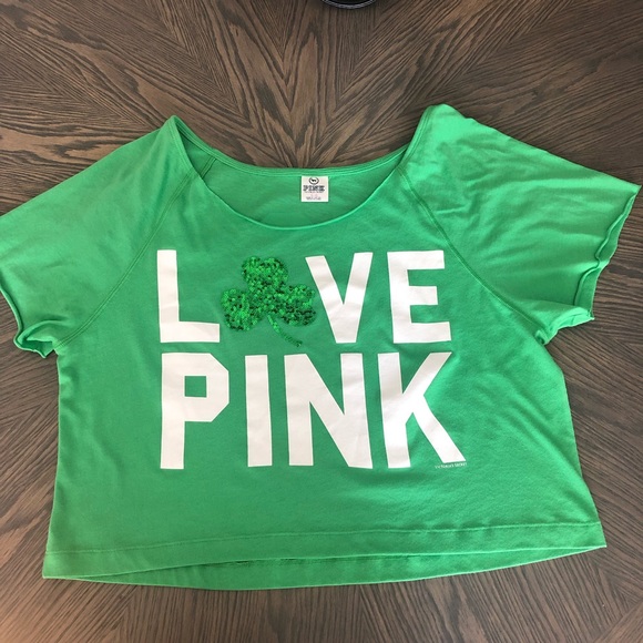 Tops - 🍀PINK “KISS ME” Shamrock Crop Top🍀